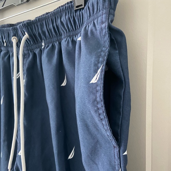 NAUTICA SWIM SHORTS SIZE MEDIUM - Picture 4 of 5